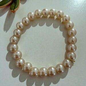 Elegant Cream Pearl Bracelet